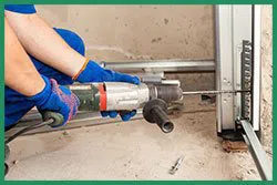 Quality Garage Door Service Bellevue, WA 206-629-6772 - installation-sid-gr-22m